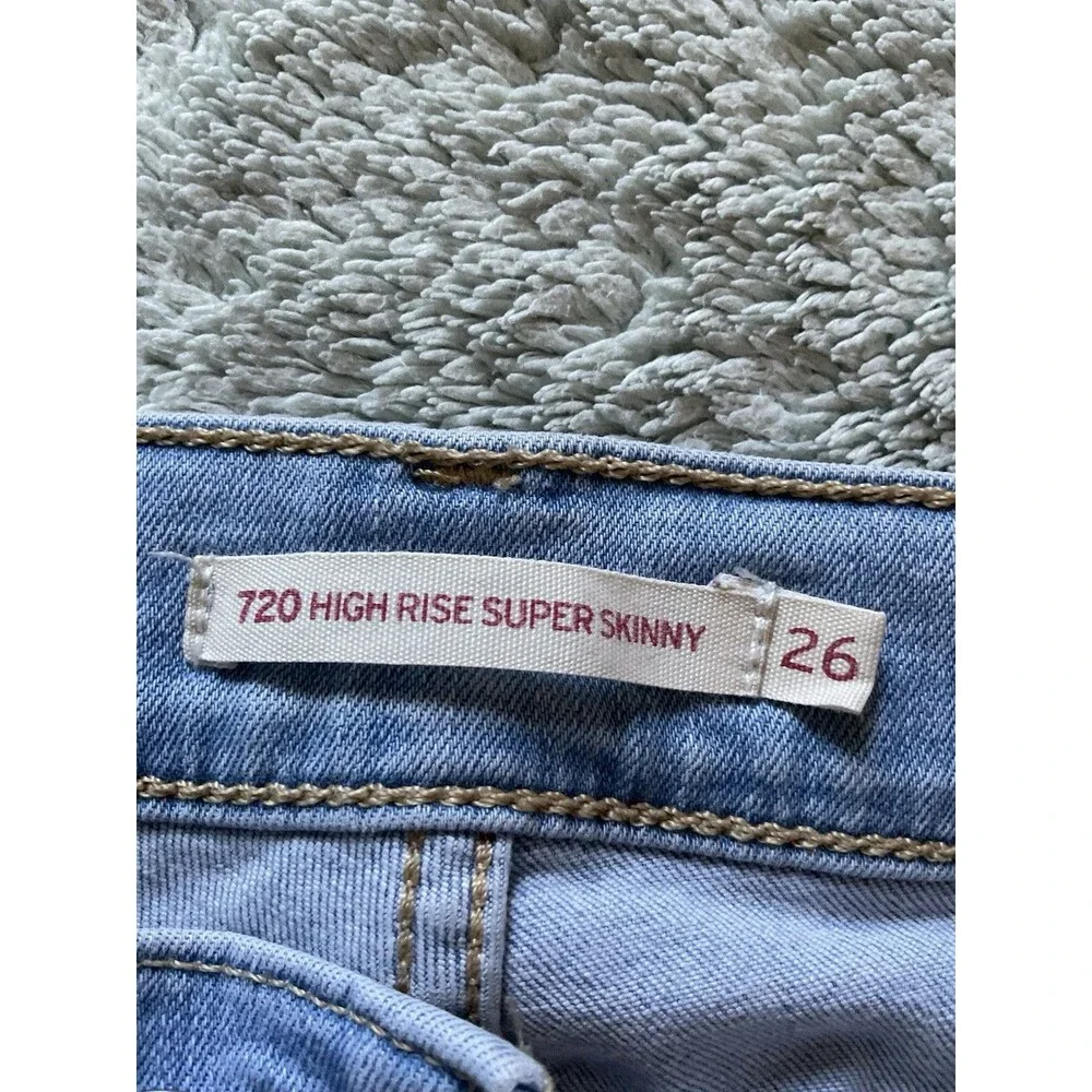 Levis 720 High Rise Super Skinny . Faded. Distressed. The Perfect Jean. So 26